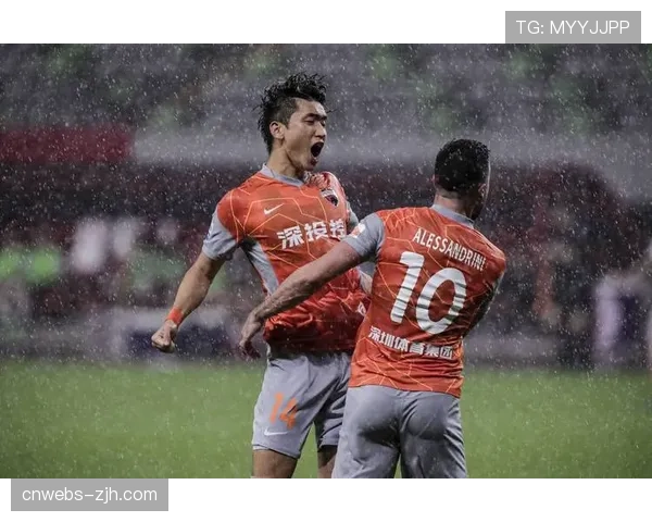 现场：大雨中的法兰西德比，双方球迷隔空对歌